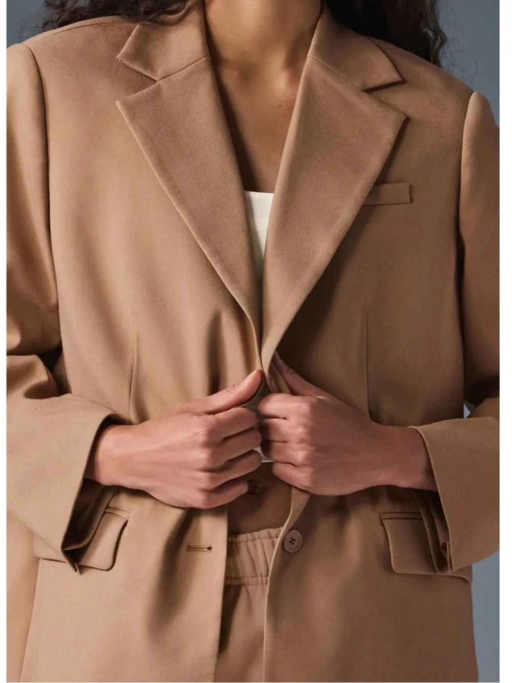 ALO Yoga First Class Blazer Toasted Almond